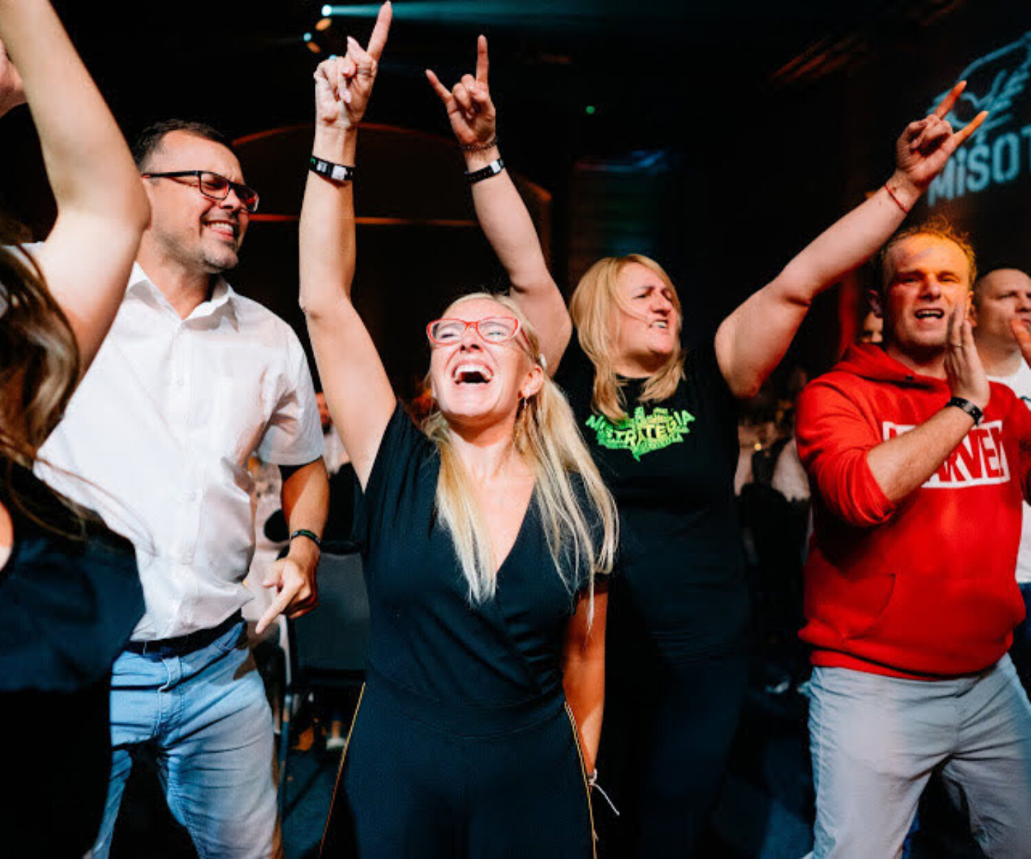 świętowanie sukcesów z miśotami