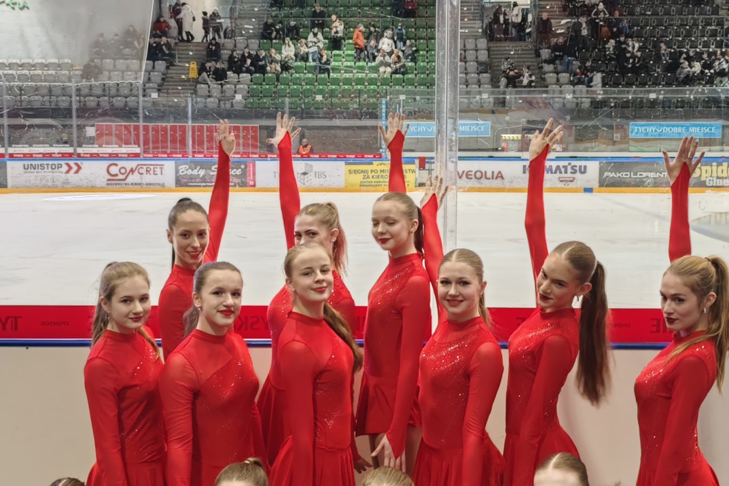 Pionierki podczas meczu Hokej z Gwiazdami w Tychach