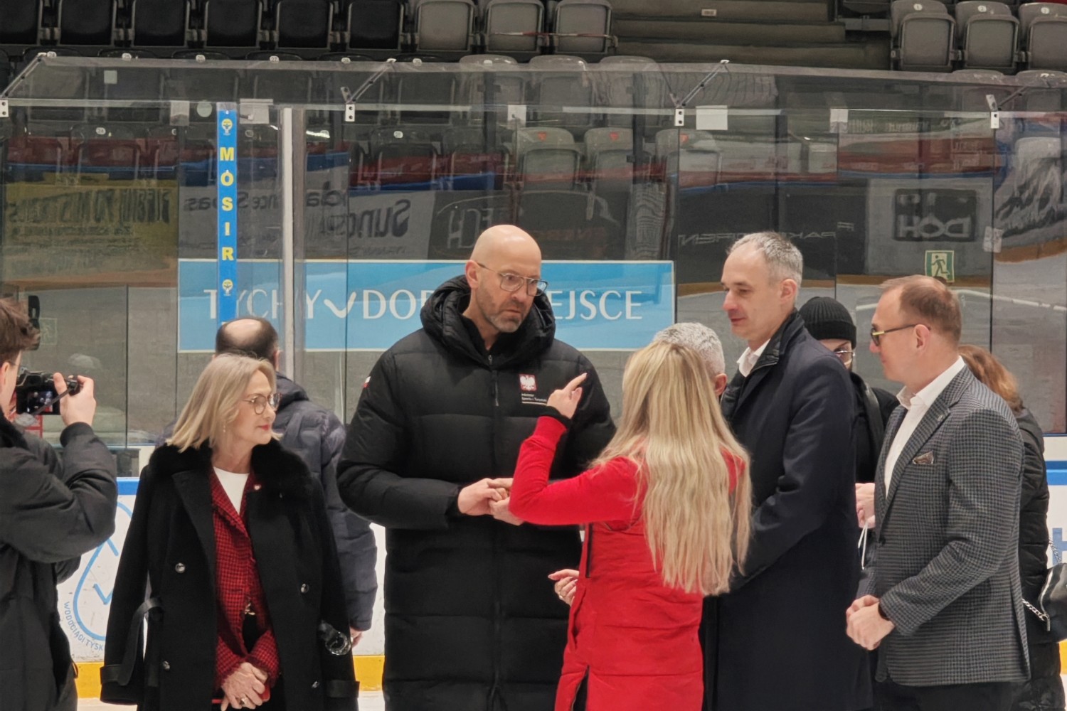 Julia Łodarska tłumaczy podstawy jazdy figurowej Ministrowi Sportu